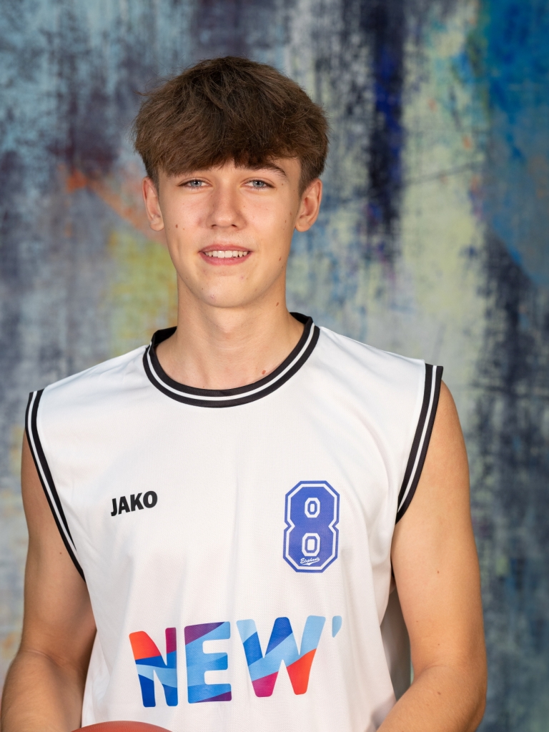 8 Jonas Schmitz